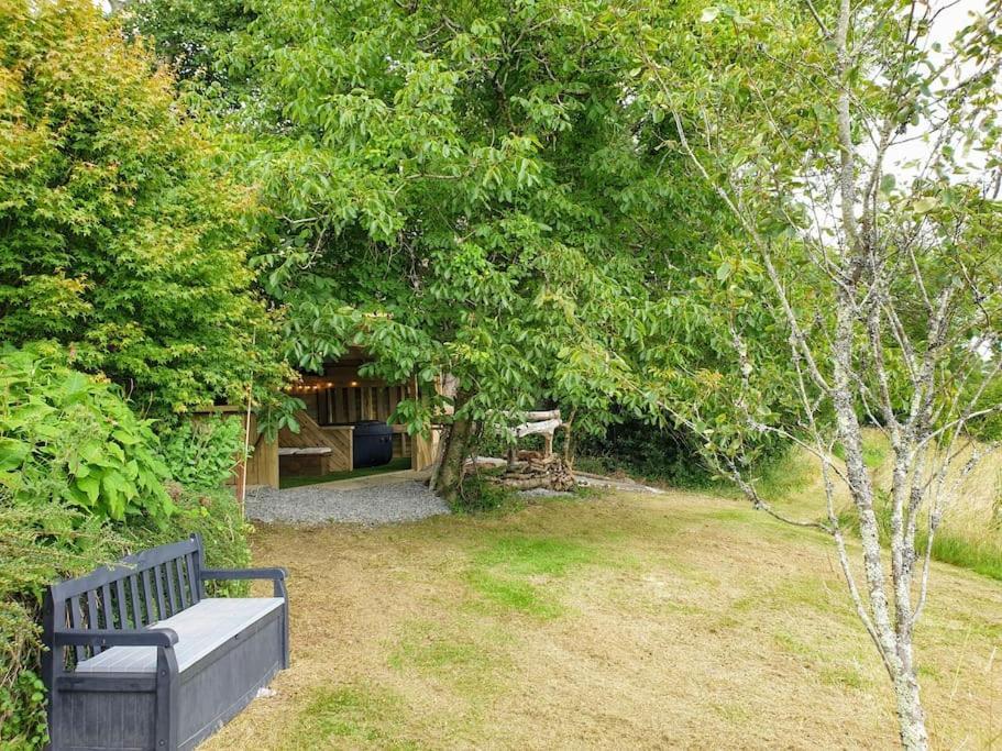 The Bothy Near Tenby, Big Projector Screen, Four-Poster Bed, On-Site Hot Tub Access Via Spa Pack, Breakfast 外观 照片