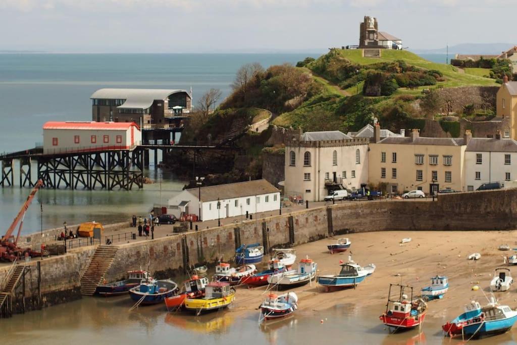 The Bothy Near Tenby, Big Projector Screen, Four-Poster Bed, On-Site Hot Tub Access Via Spa Pack, Breakfast 外观 照片